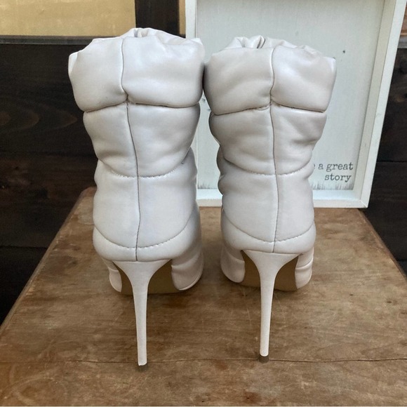NEW Steve Madden Boots Snow booties heals puffer Cloak size 8 winter white - Picture 4 of 10